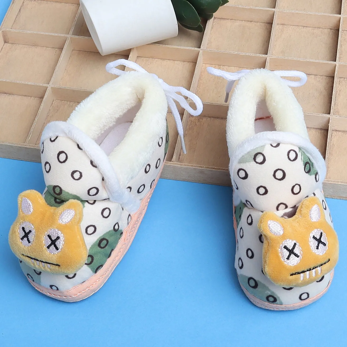 Baby Moo 3D Dizzy Cat Soft Slip-On Anti-Skid Plush Warm Booties - Beige